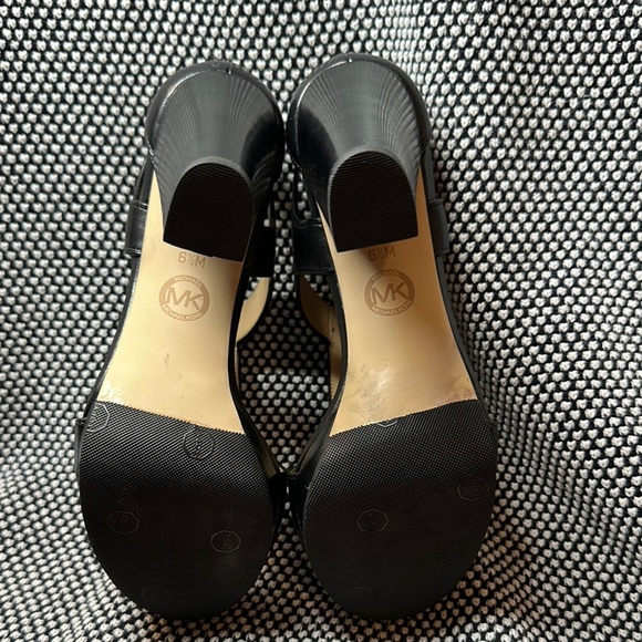 Michael Kors Berkley Black Platform T-Strap Sandals Black and Gold - Picture 7 of 9